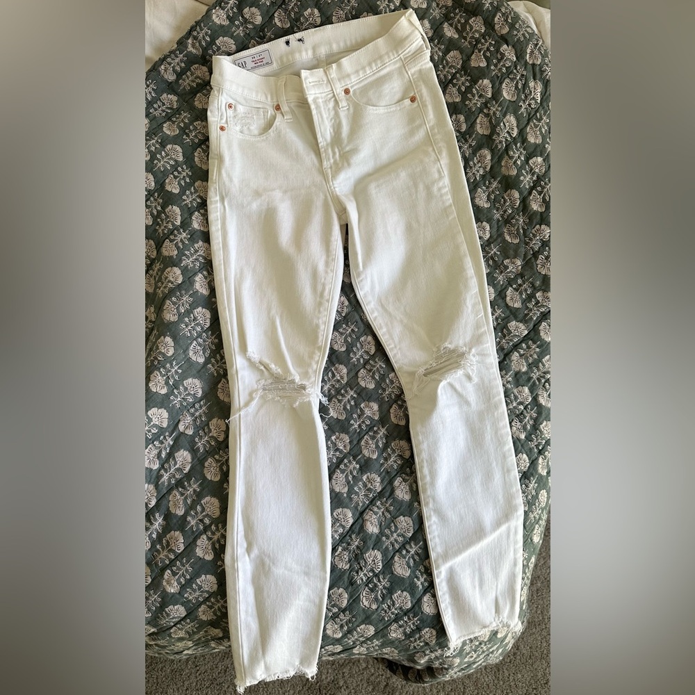 GAP Women's White Distressed Jeans